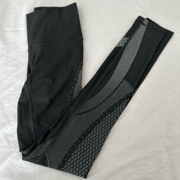 Lululemon Mapped Out High-Rise Tight size 4 - Picture 9 of 9